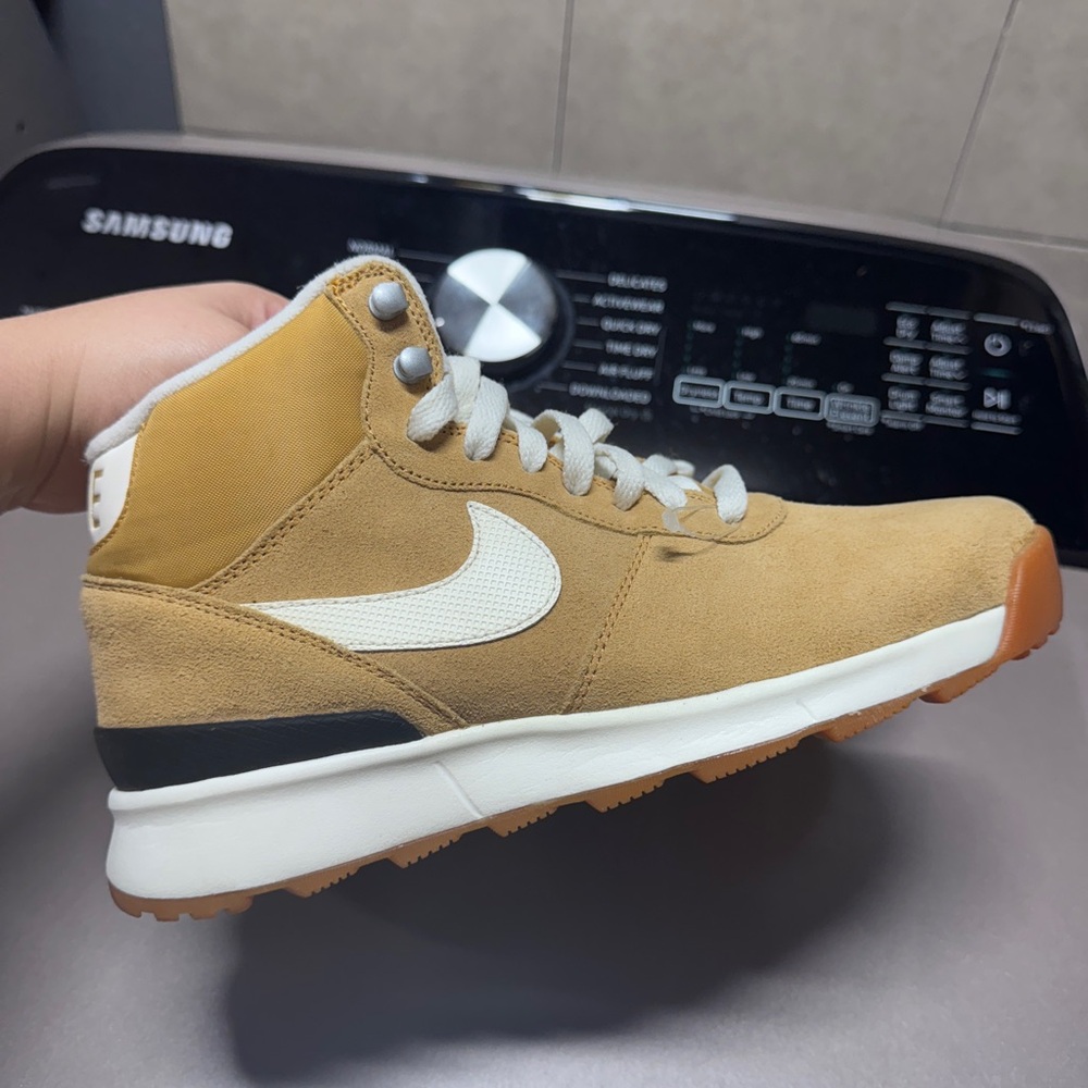 Nike - Picture 10 of 11